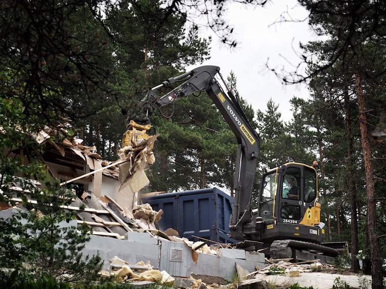 kaivinkone purkukouralla