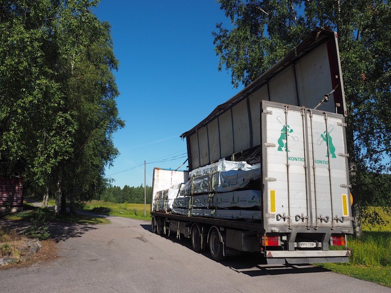 Perävaunu valmiina purkuun