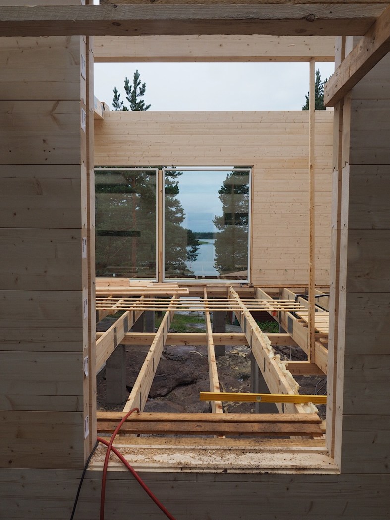 Näkymä pääovelta.