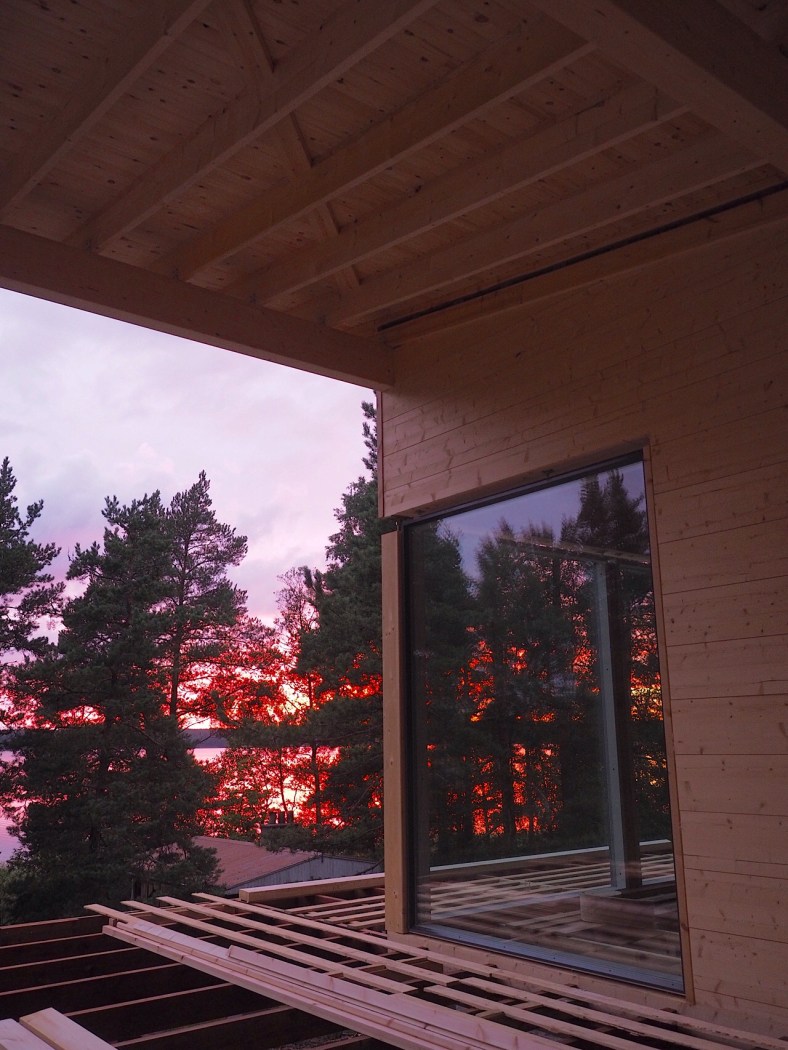 Auringonlasku terassilta