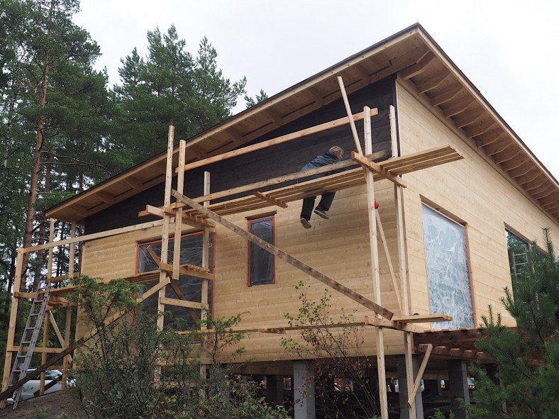 Talon pääty, telineet ja Liisa