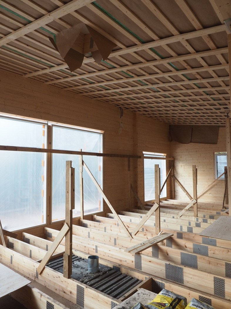 Takan pohja sekä läpivienti hormille