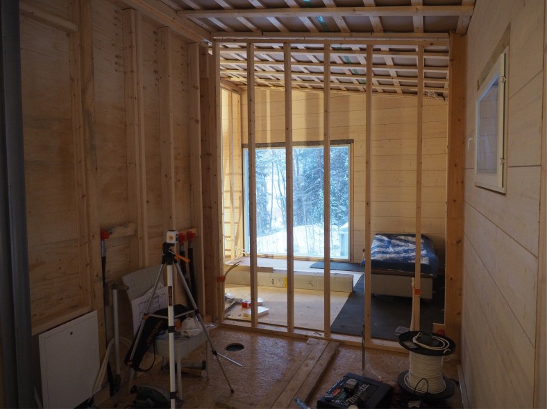 Väliseinärunko paikallaan