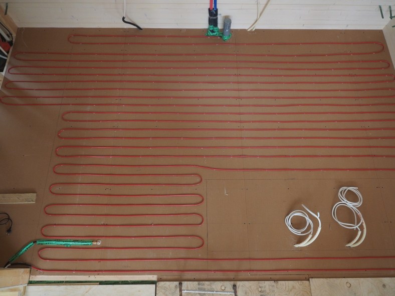 Kaapeli kauniissa riveissä