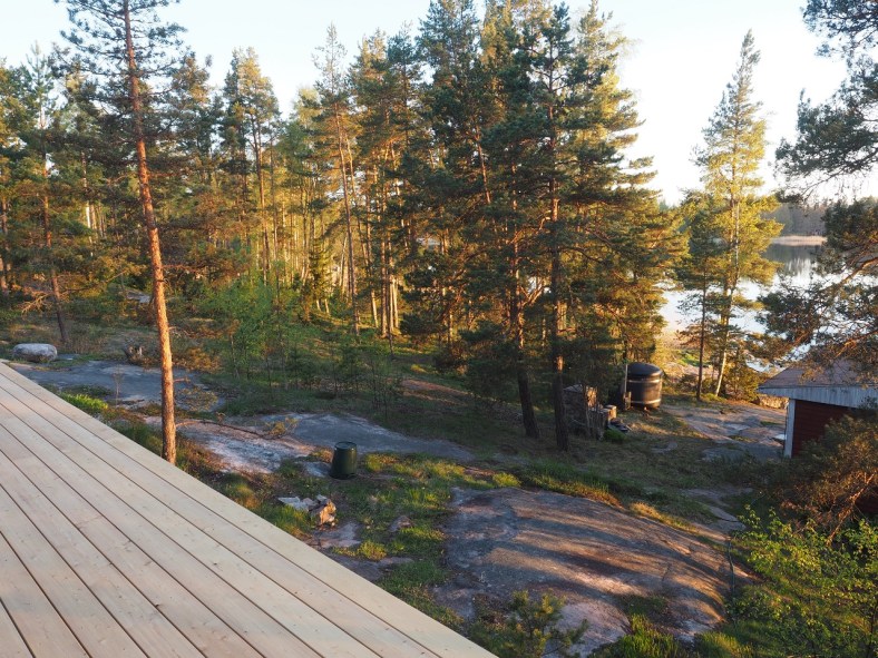 Näkymä terassilta rantaan