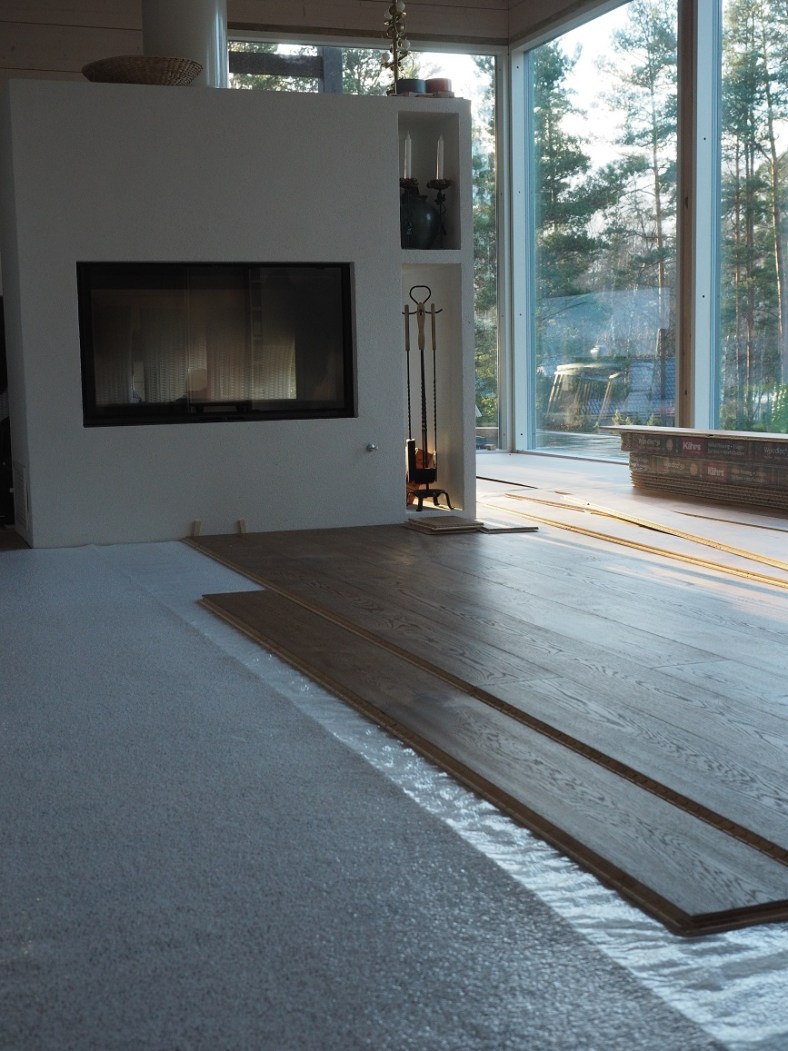 parketin asennus olohuoneeseen
