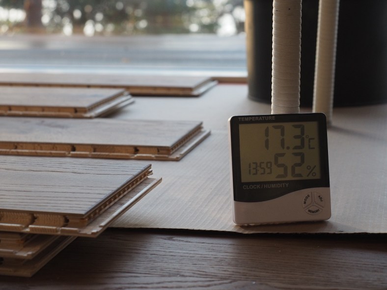 lämpö- ja kosteusmittari